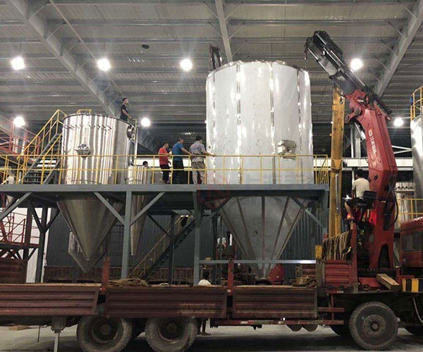 大型生產(chǎn)用噴霧干燥機(jī)客戶(hù)案例客戶(hù)現(xiàn)場(chǎng)安裝照片